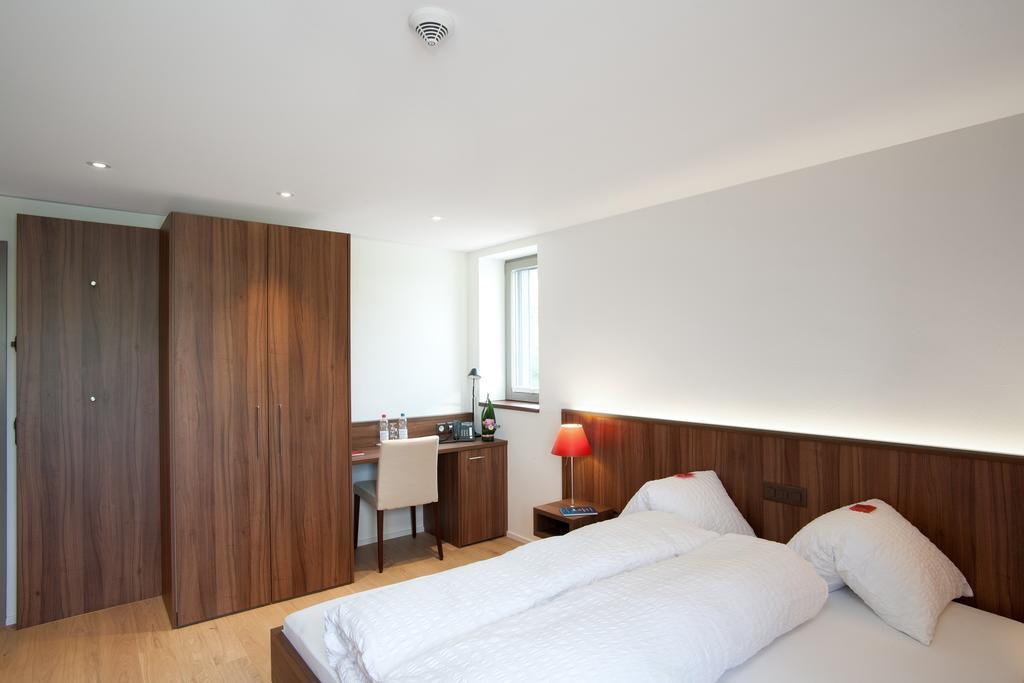 Seehotel Delphin Meisterschwanden Room photo