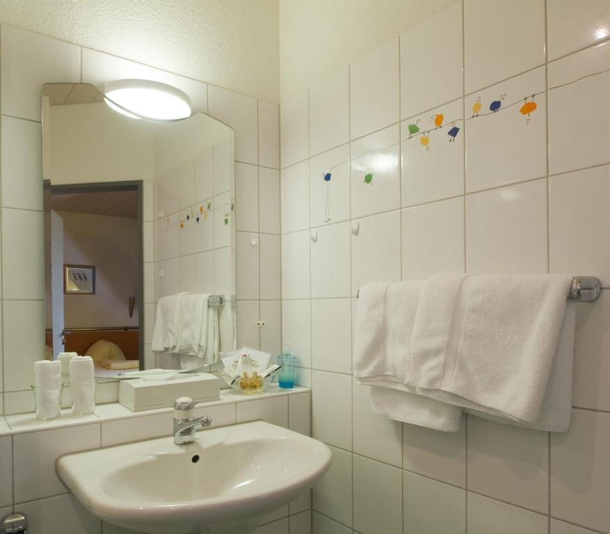 Seehotel Delphin Meisterschwanden Room photo